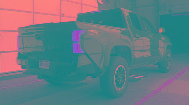 Used 2025 Toyota Tacoma TRD Off-Road image 2