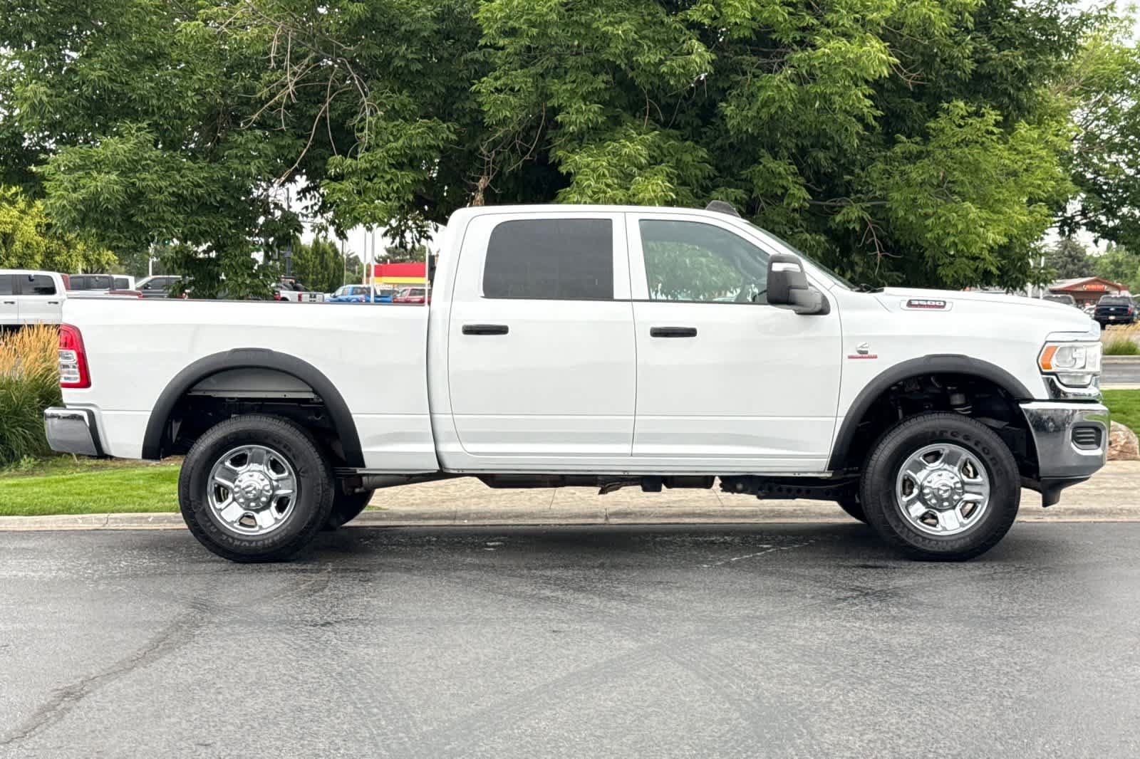 Used 2024 RAM 3500 Tradesman w/ Chrome Appearance Group AWD/4WD image 8