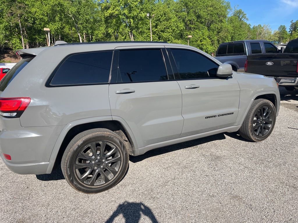 Used 2020 Jeep Grand Cherokee Altitude image 12