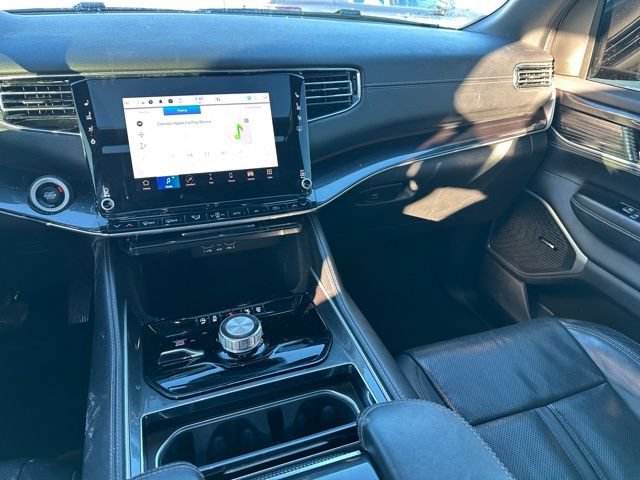 Used 2022 Jeep Wagoneer Series I w/ Premium Group I AWD/4WD image 17