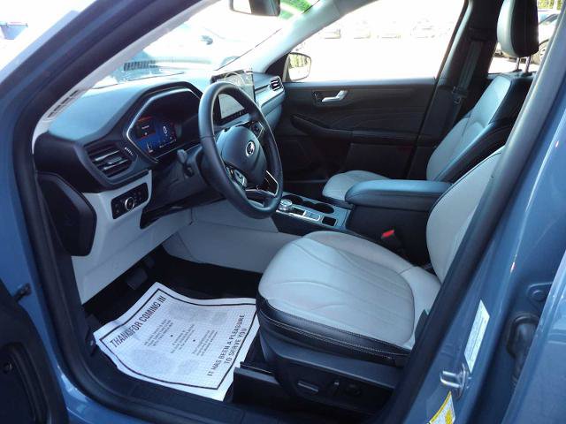 Certified 2025 Ford Escape Platinum w/ Premium Technology Package AWD/4WD image 10