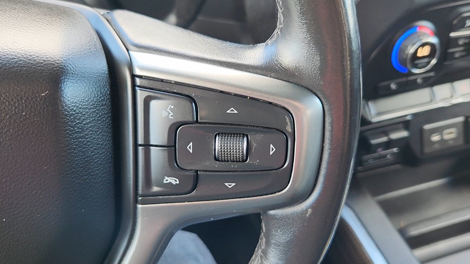 Used 2020 Chevrolet Silverado 2500 LT w/ Convenience Package AWD/4WD image 12
