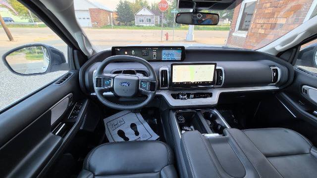 Certified 2025 Ford Expedition Active AWD/4WD image 9