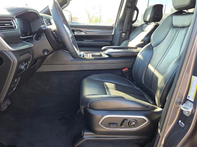 Used 2023 Jeep Wagoneer L Series III w/ Preferred Equipment Group image 27