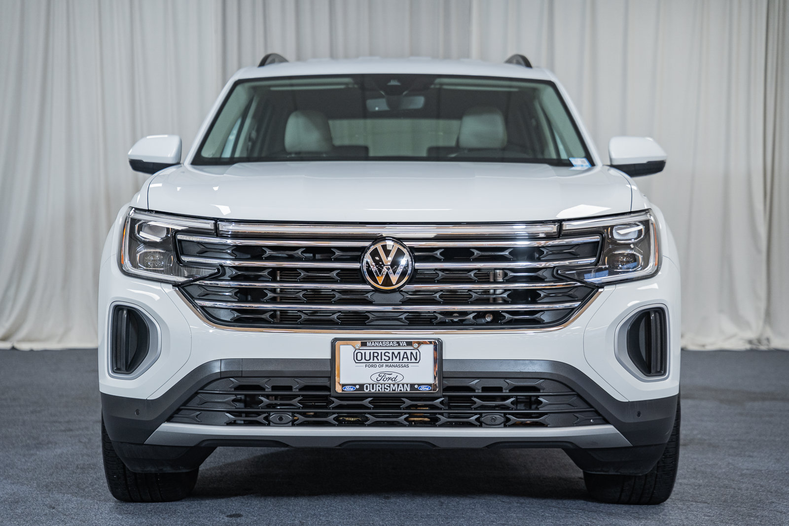 Used 2024 Volkswagen Atlas SE w/ Black Wheel Package AWD/4WD image 2