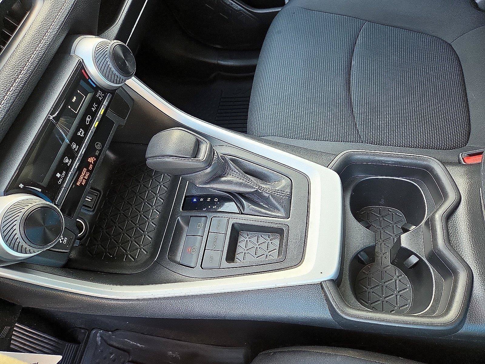 Used 2021 Toyota RAV4 LE FWD image 18