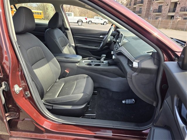 Used 2025 Nissan Altima 2.5 SV image 19