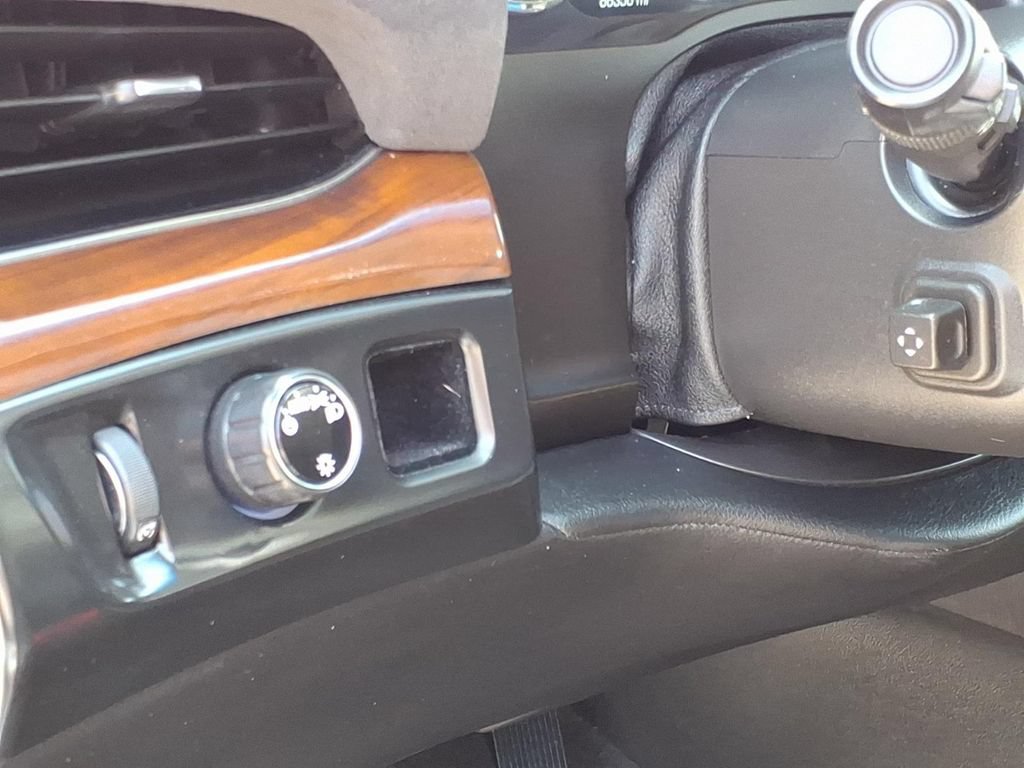 Used 2019 Cadillac Escalade Luxury RWD image 19