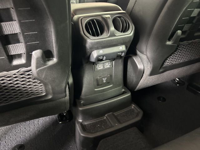 Used 2021 Jeep Wrangler Unlimited Rubicon AWD/4WD image 16
