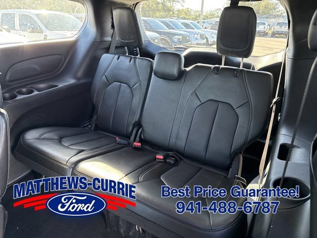 Used 2025 Chrysler Pacifica Select FWD image 13
