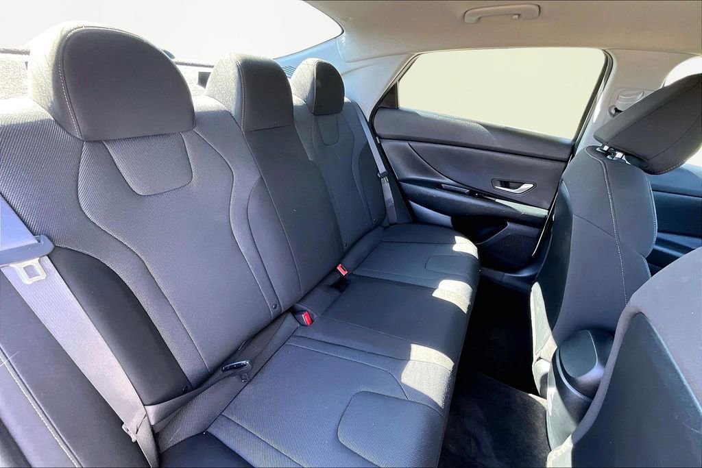 Used 2024 Hyundai Elantra SE image 27