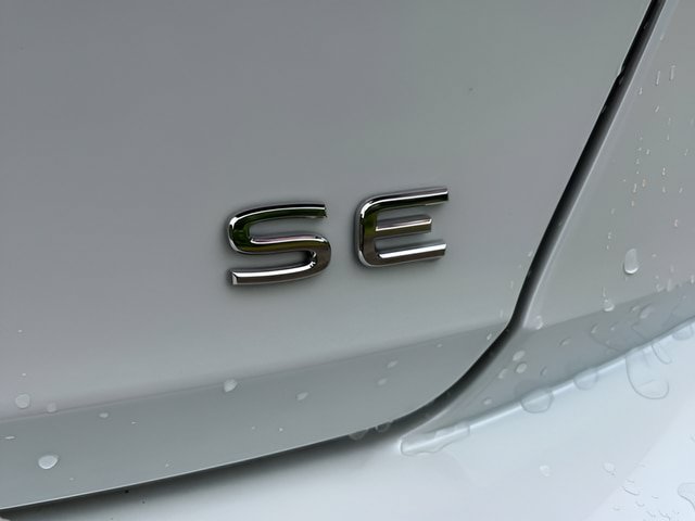 Used 2024 Volkswagen Jetta SE w/ Panoramic Sunroof Package FWD image 17