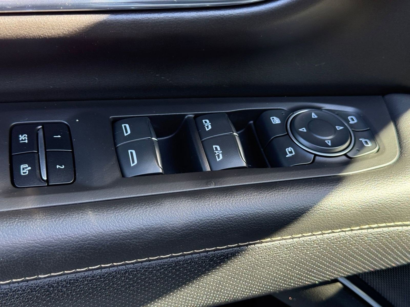 Used 2023 Chevrolet Suburban Premier image 22