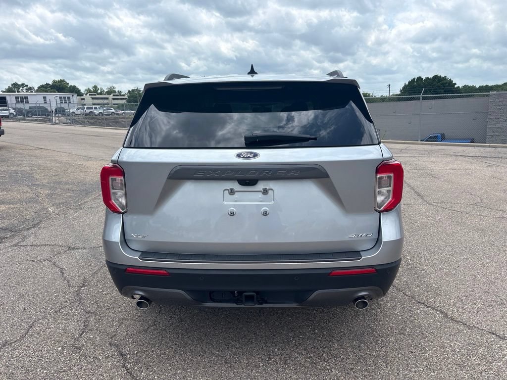 Certified 2023 Ford Explorer XLT w/ Equipment Group 202A AWD/4WD image 5