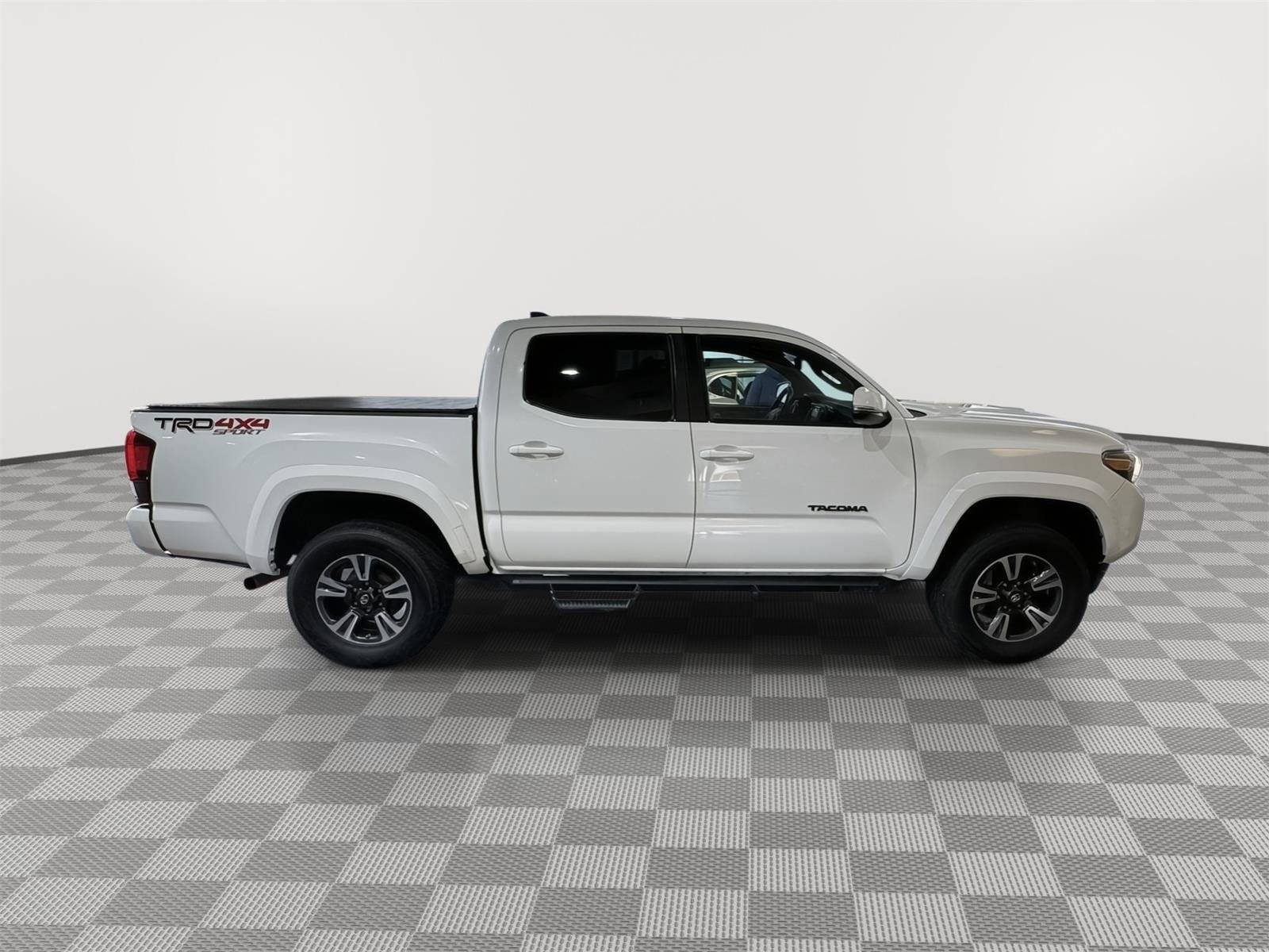 Used 2019 Toyota Tacoma TRD Sport AWD/4WD image 6