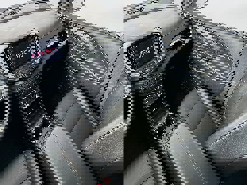 Used 2024 GMC Terrain SLT image 14