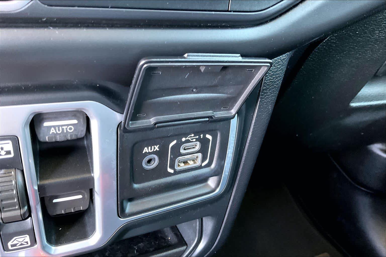 Used 2018 Jeep Wrangler Unlimited Sport S AWD/4WD image 30