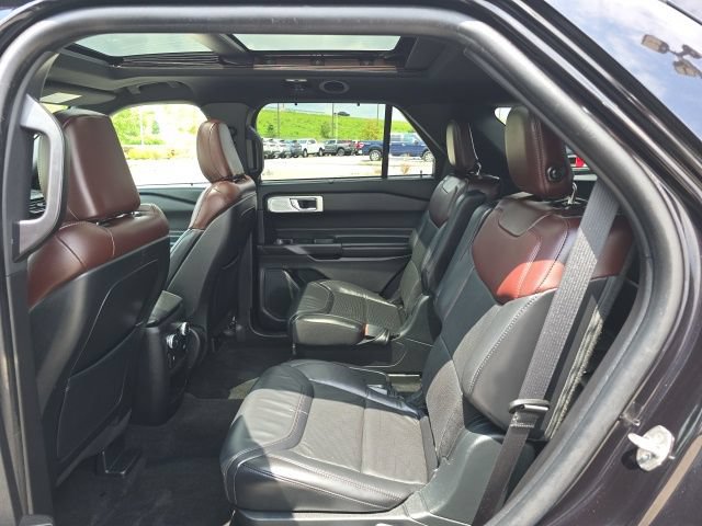 Certified 2020 Ford Explorer Platinum w/ Premium Technology Package AWD/4WD image 16