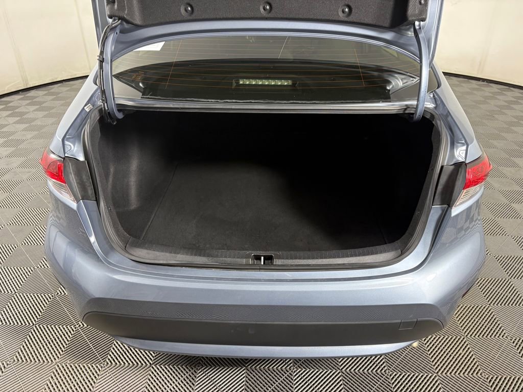 Used 2022 Toyota Corolla LE FWD image 28