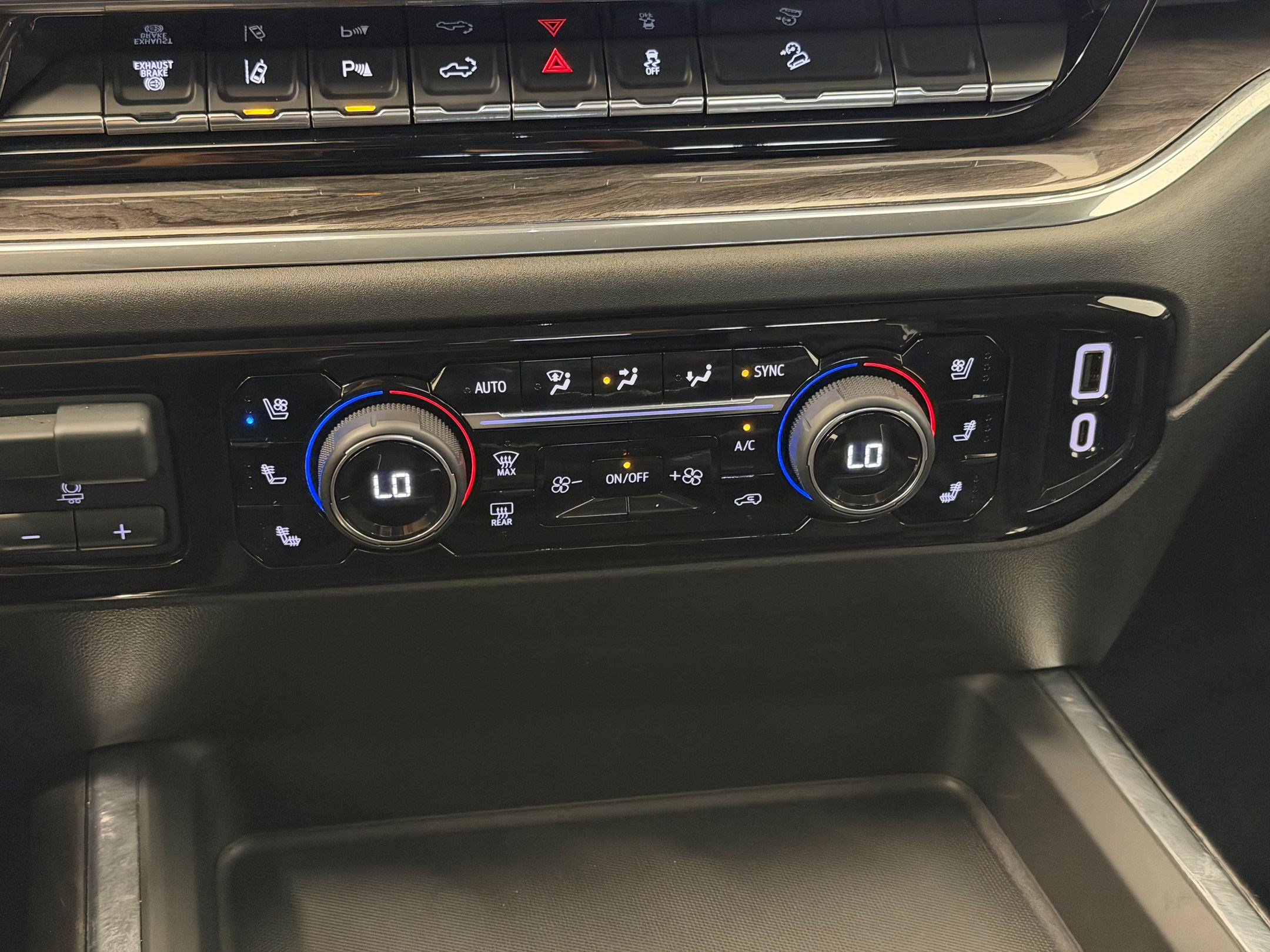 Used 2024 Chevrolet Silverado 2500 LTZ w/ LTZ Plus Package image 27