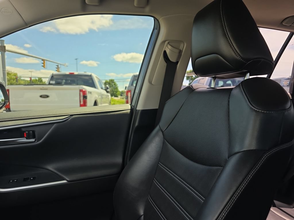 Used 2019 Toyota RAV4 Limited w/ Advanced Technology Package AWD/4WD image 41