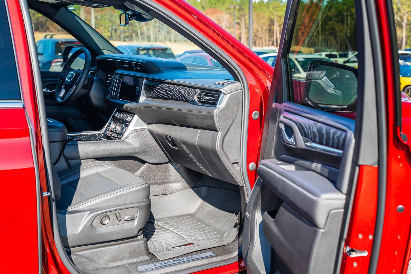 Used 2023 GMC Yukon Denali image 11