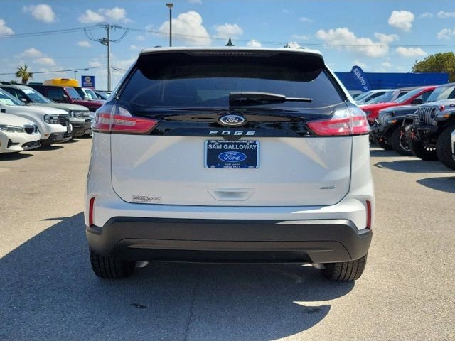 Certified 2024 Ford Edge SE image 3