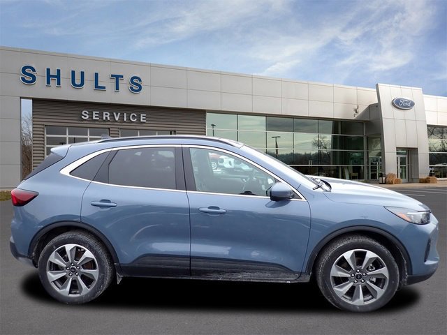 Certified 2025 Ford Escape Platinum w/ Premium Technology Package image 2