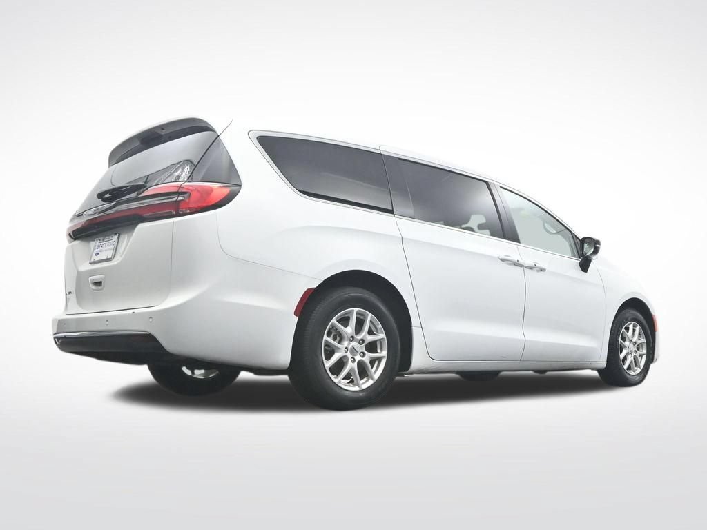 Used 2024 Chrysler Pacifica Touring-L FWD image 35