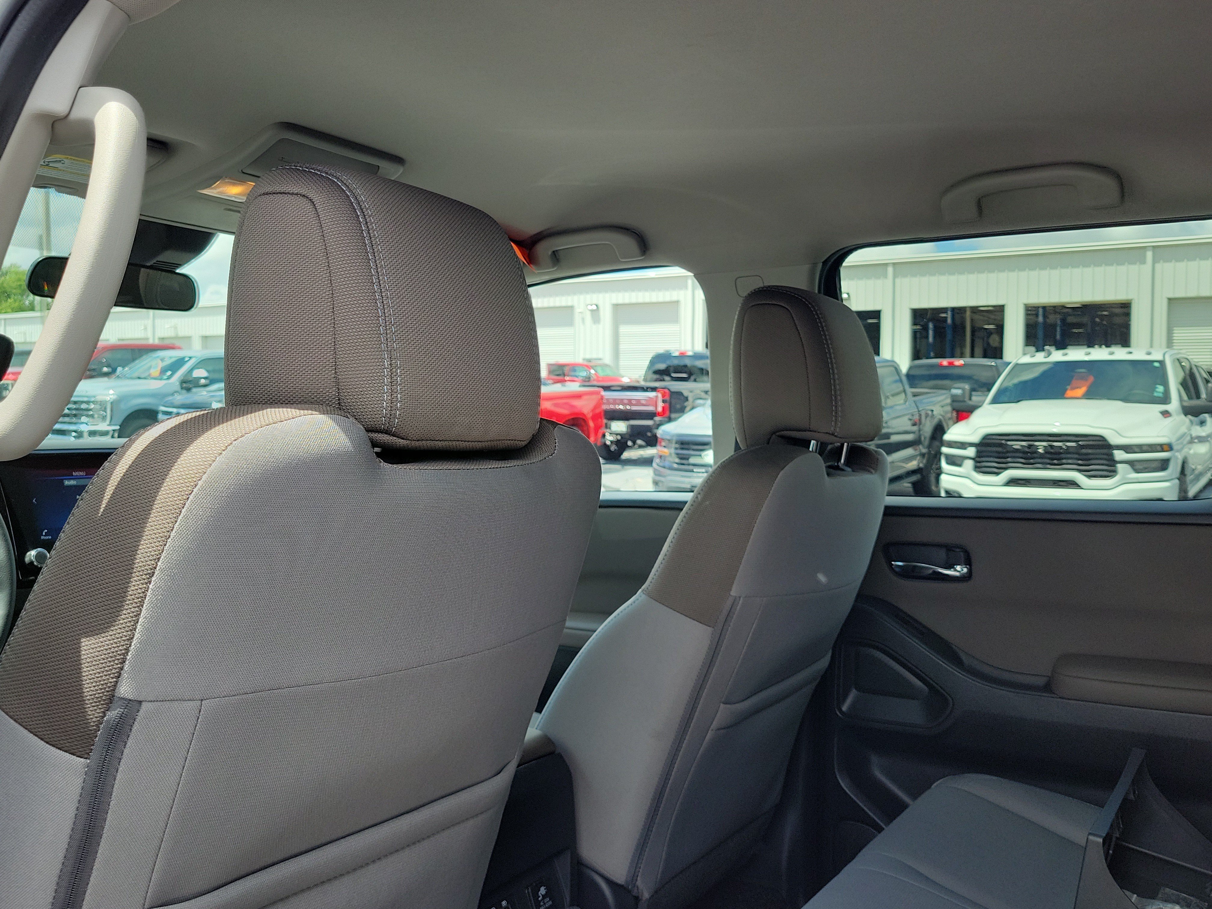 Used 2022 Nissan Frontier SV RWD image 13