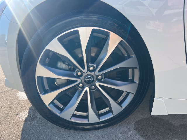 Used 2023 Nissan Maxima Platinum w/ Sport Mat Group FWD image 16