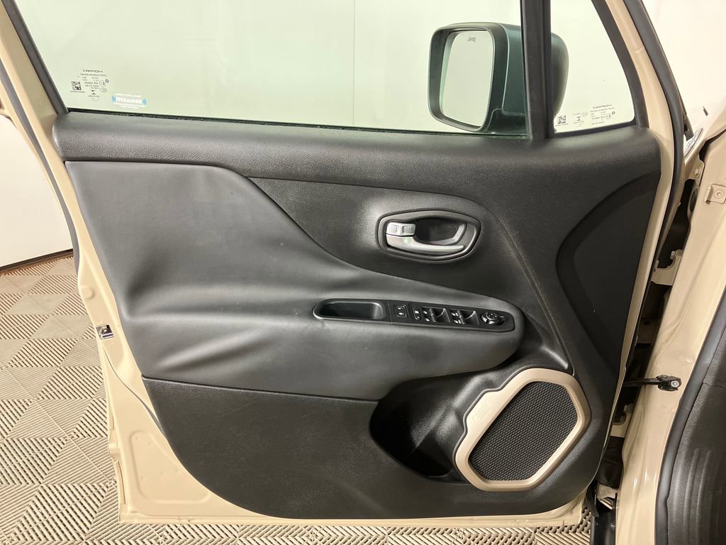 Used 2017 Jeep Renegade Trailhawk image 22