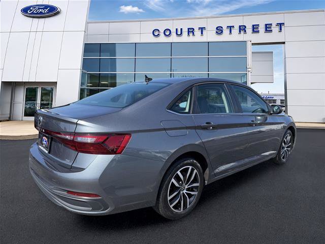 Used 2025 Volkswagen Jetta SE FWD image 5