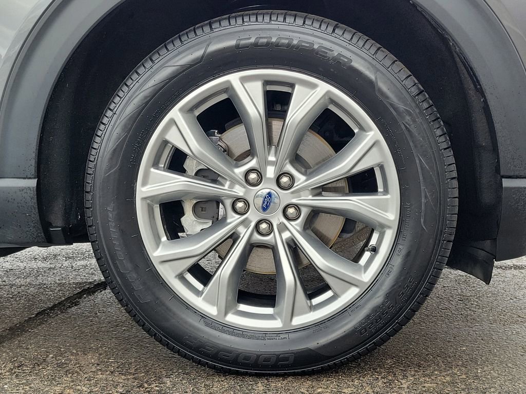 Certified 2023 Ford Explorer XLT w/ Equipment Group 202A image 9