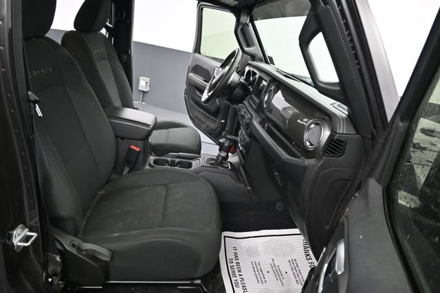 Used 2019 Jeep Wrangler Unlimited Sahara w/ Cold Weather Group AWD/4WD image 15