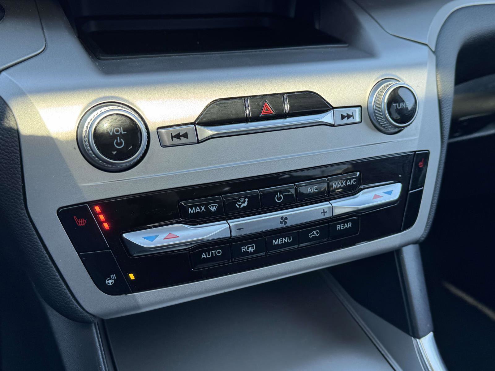 Certified 2022 Ford Explorer XLT w/ Equipment Group 202A image 24