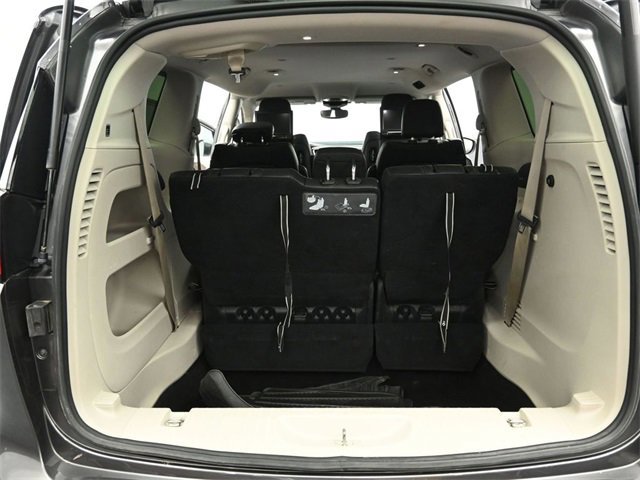 Used 2017 Chrysler Pacifica Touring-L Plus image 37