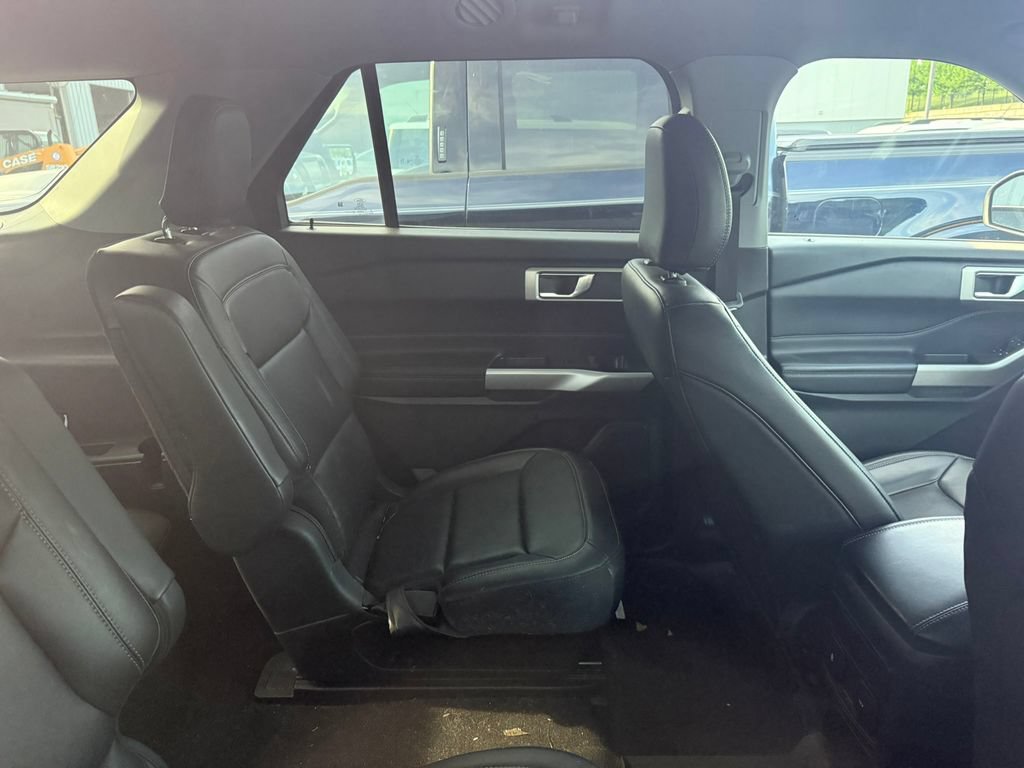 Certified 2024 Ford Explorer XLT w/ Equipment Group 202A AWD/4WD image 9
