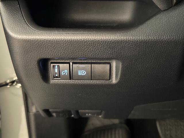 Used 2020 Toyota RAV4 XLE FWD image 18