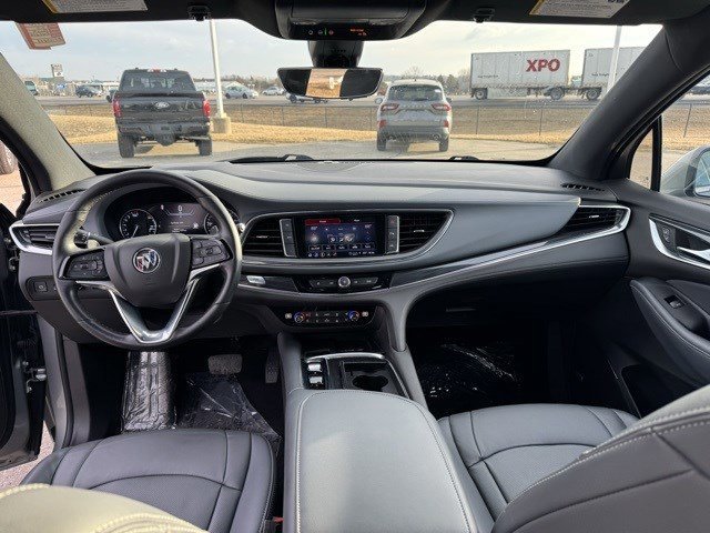 Used 2024 Buick Enclave Premium image 27