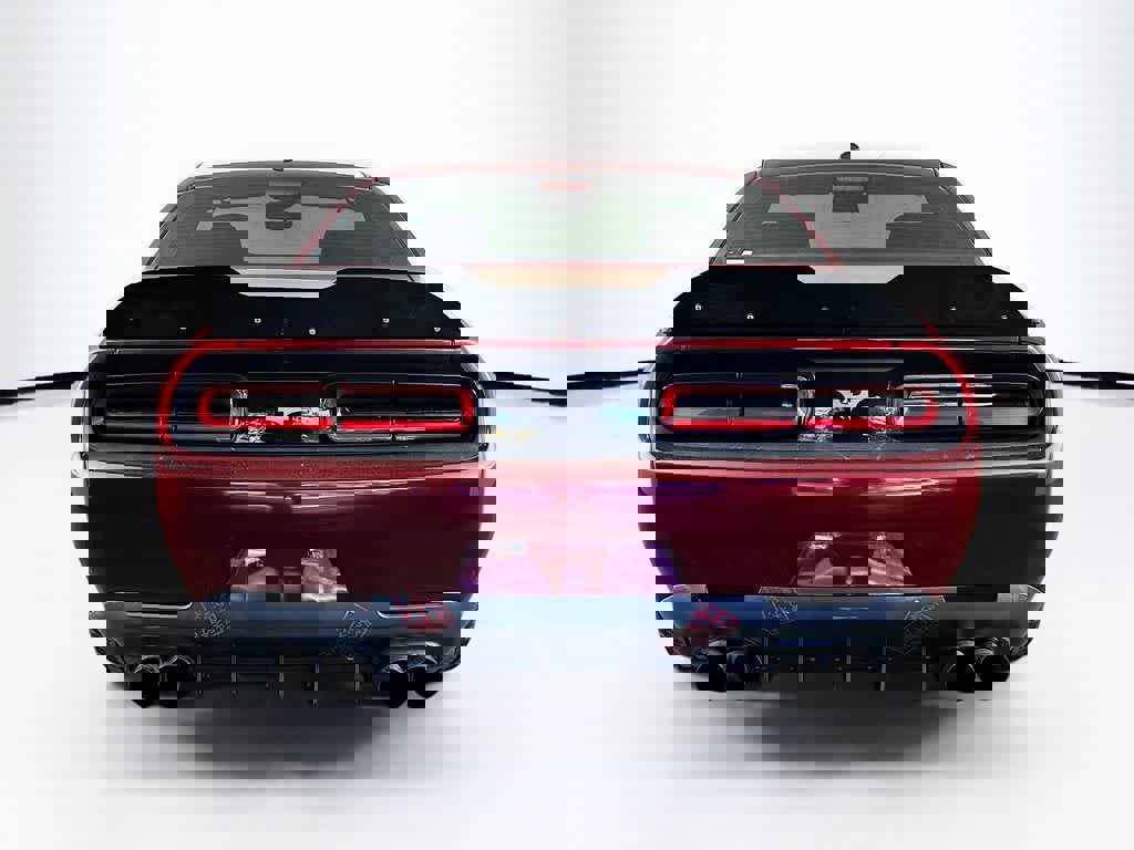 Used 2021 Dodge Challenger SXT image 4