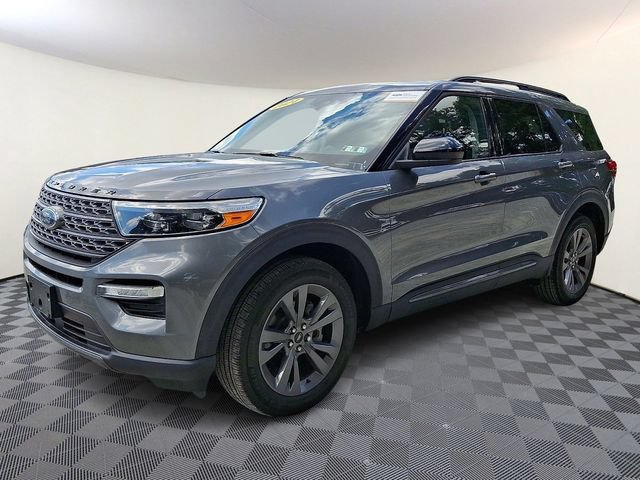 Certified 2024 Ford Explorer XLT w/ Equipment Group 202A AWD/4WD image 3