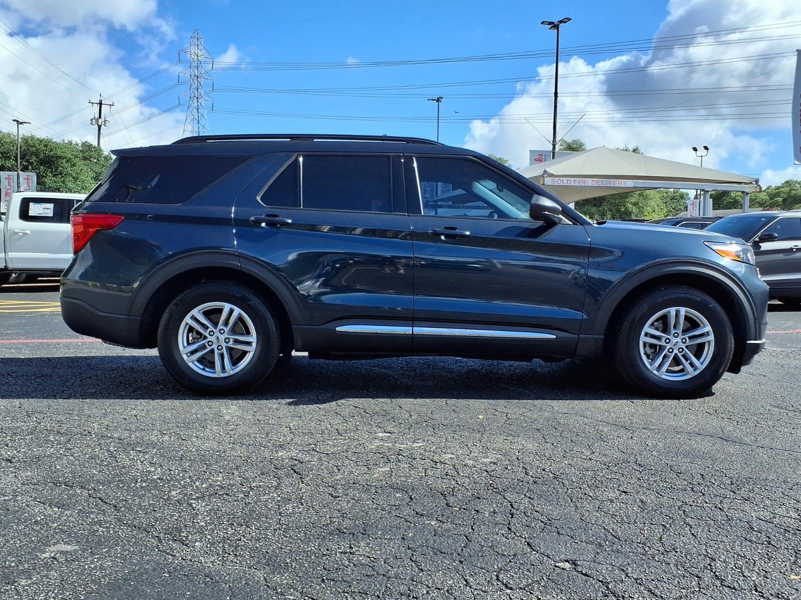 Certified 2023 Ford Explorer XLT RWD image 5