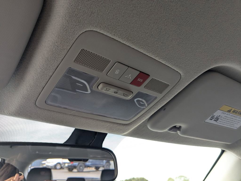 Used 2025 Hyundai Venue Limited image 19