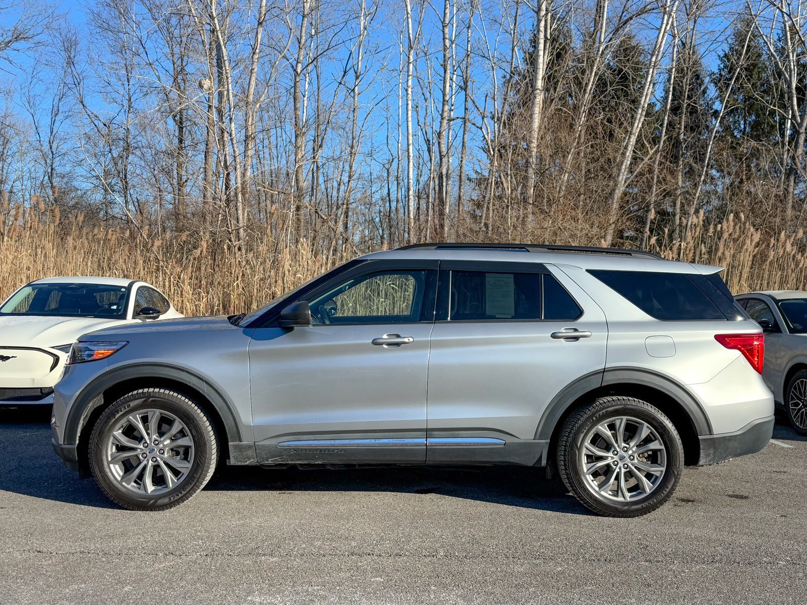 Certified 2022 Ford Explorer XLT w/ Equipment Group 202A image 6