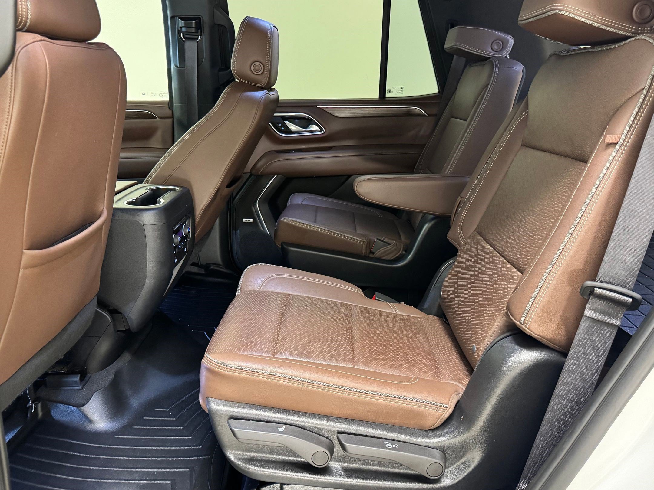 Used 2023 Chevrolet Tahoe High Country image 11