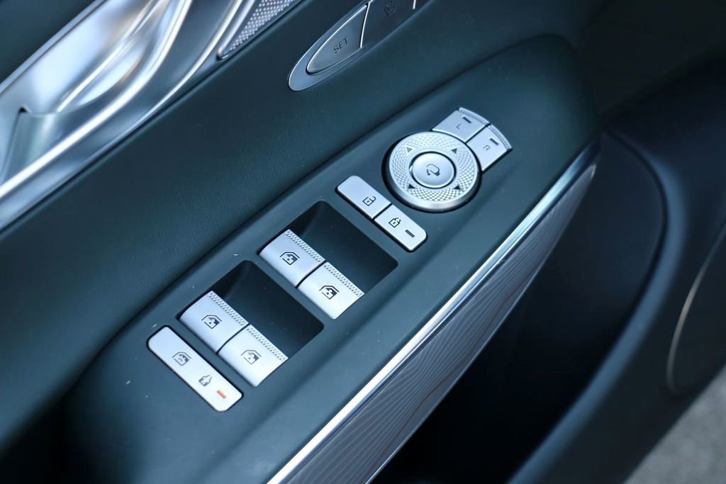 Used 2023 Genesis GV70 2.5T w/ Advanced Package image 15