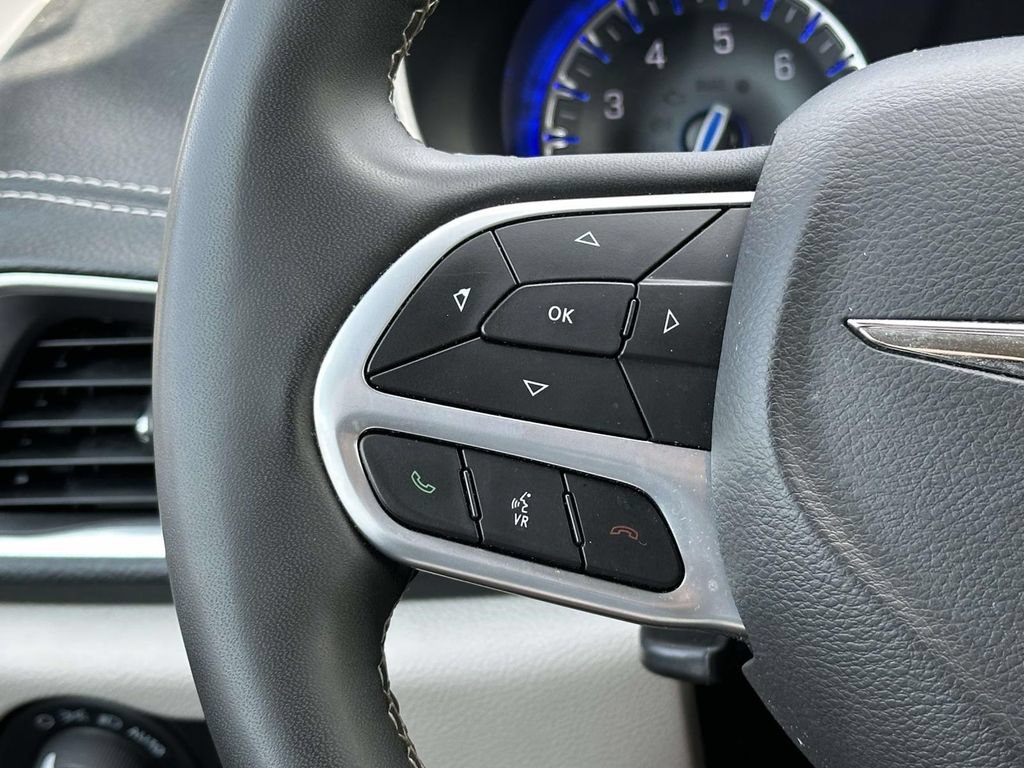 Used 2023 Chrysler Pacifica Limited FWD image 24