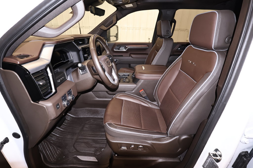 Used 2024 GMC Sierra 3500 Denali w/ Denali Reserve Package AWD/4WD image 14