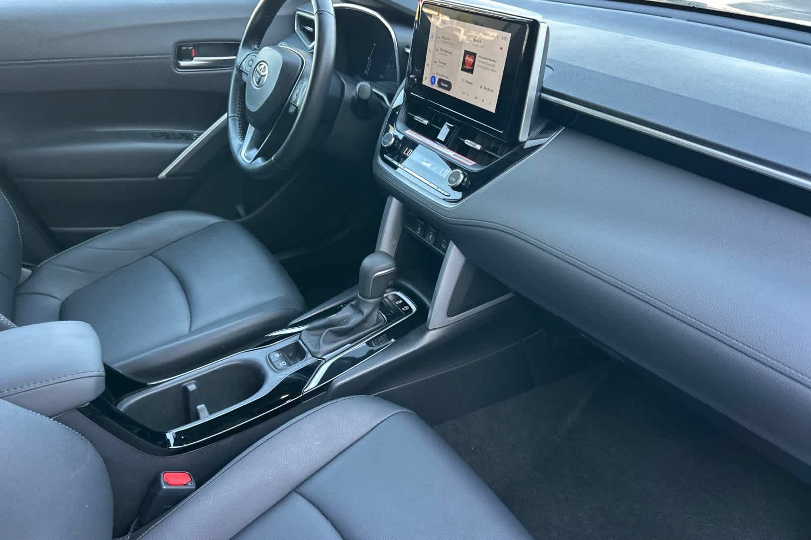 Used 2023 Toyota Corolla Cross XLE w/ Convenience Package FWD image 16